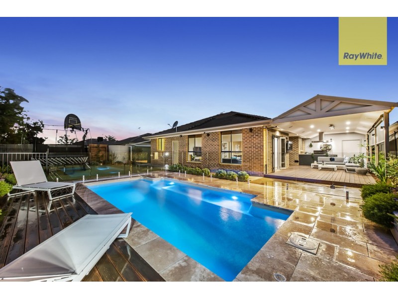 2 Yanga Lane, Taylors Hill VIC 3037