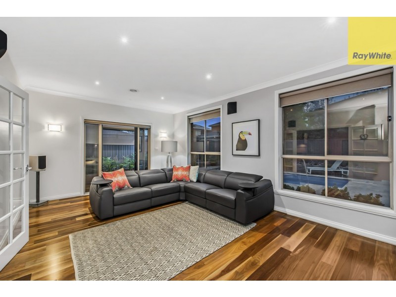 2 Yanga Lane, Taylors Hill VIC 3037