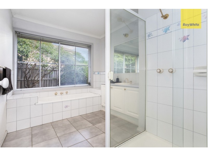 5 Wills Court, Taylors Lakes VIC 3038