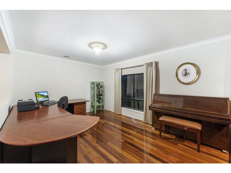 14 Margaret Place, Taylors Hill VIC 3037