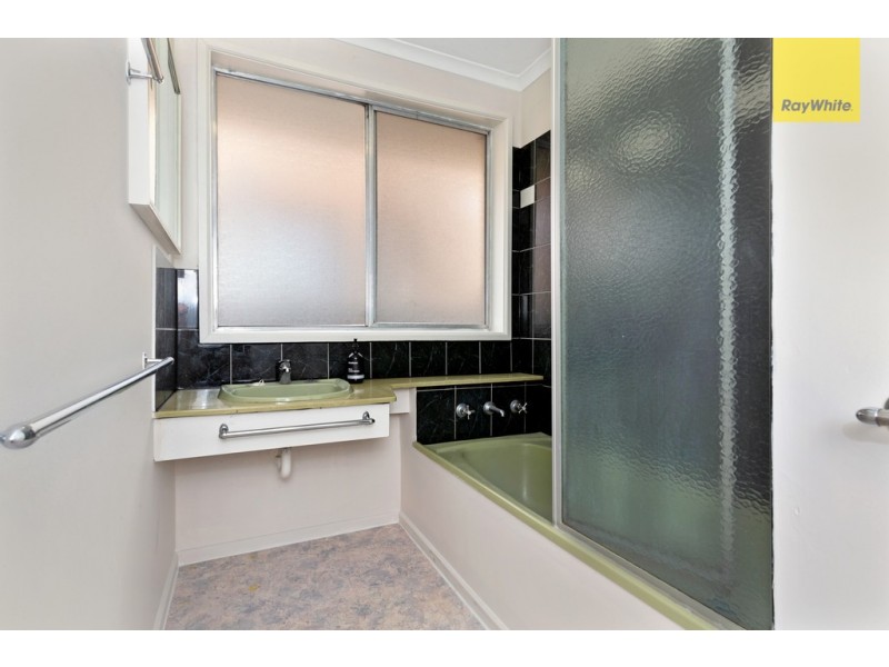 10 Edgeware Close, Kealba VIC 3021