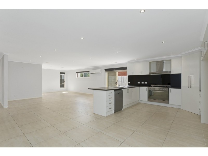 11 Kurrajong Road, Delahey VIC 3037