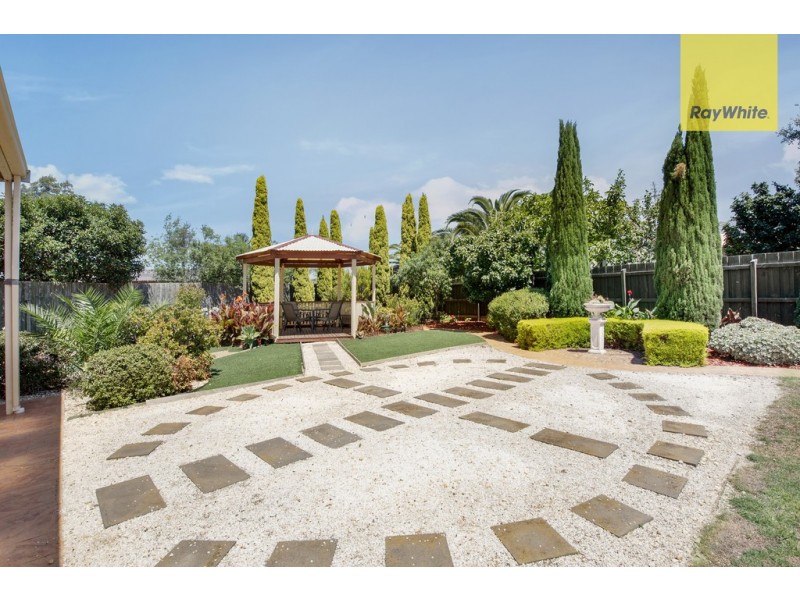 19 Muirs Court, Taylors Lakes VIC 3038