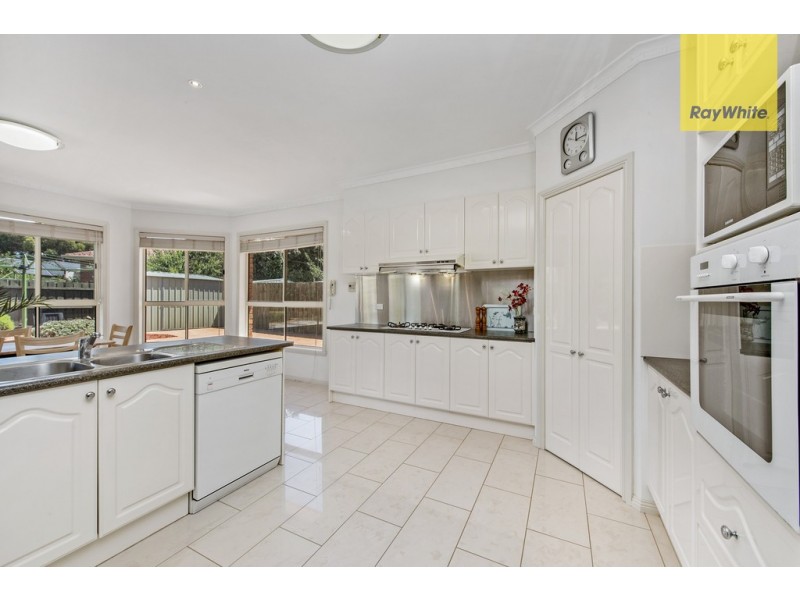 19 Muirs Court, Taylors Lakes VIC 3038