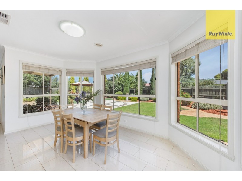 19 Muirs Court, Taylors Lakes VIC 3038