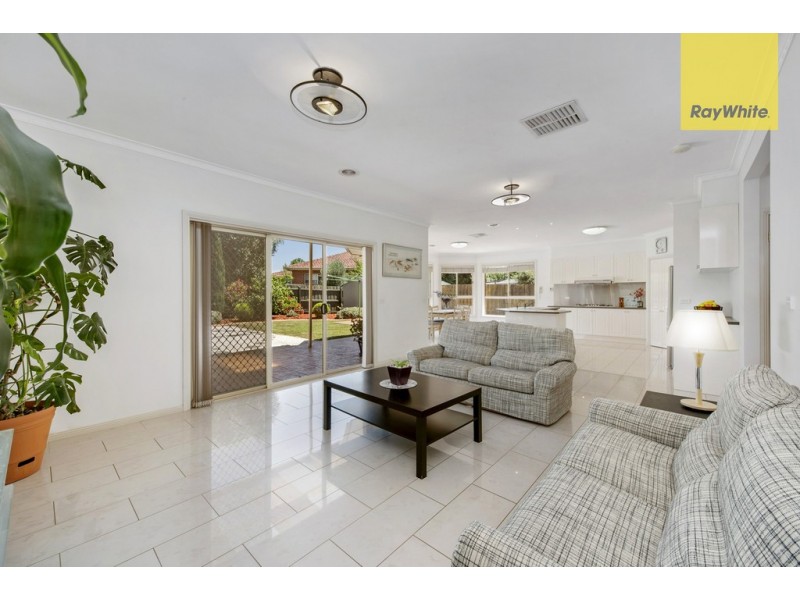 19 Muirs Court, Taylors Lakes VIC 3038