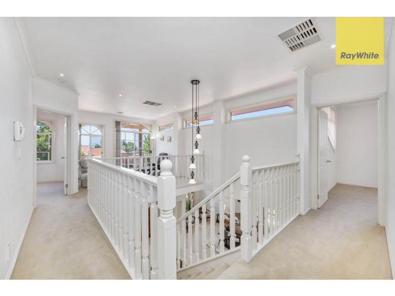 19 Muirs Court, Taylors Lakes VIC 3038