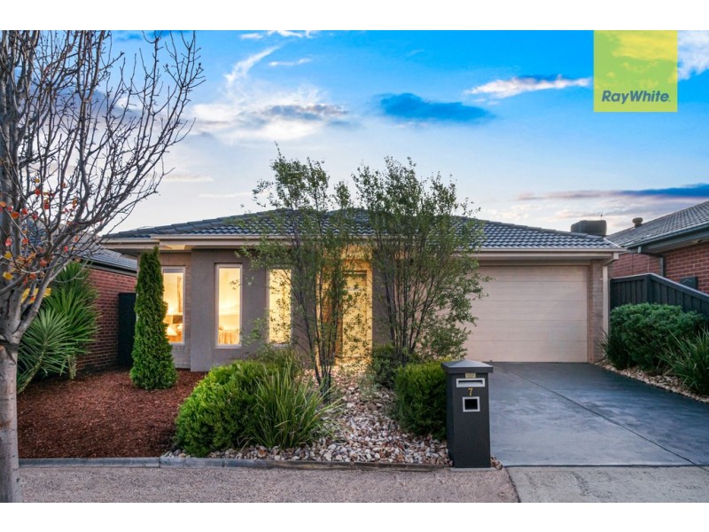 7 Devonport Court, Taylors Hill VIC 3037