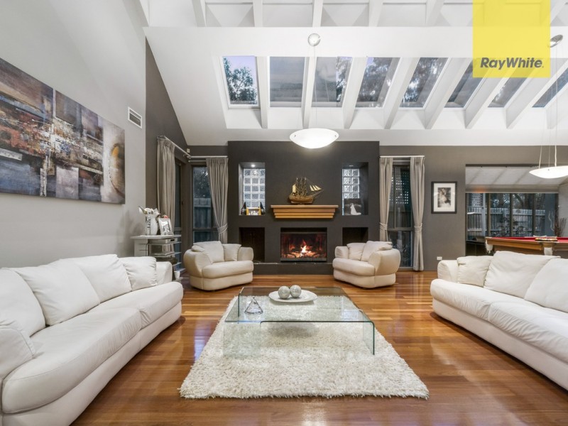 8 Coorong Court, Taylors Lakes VIC 3038