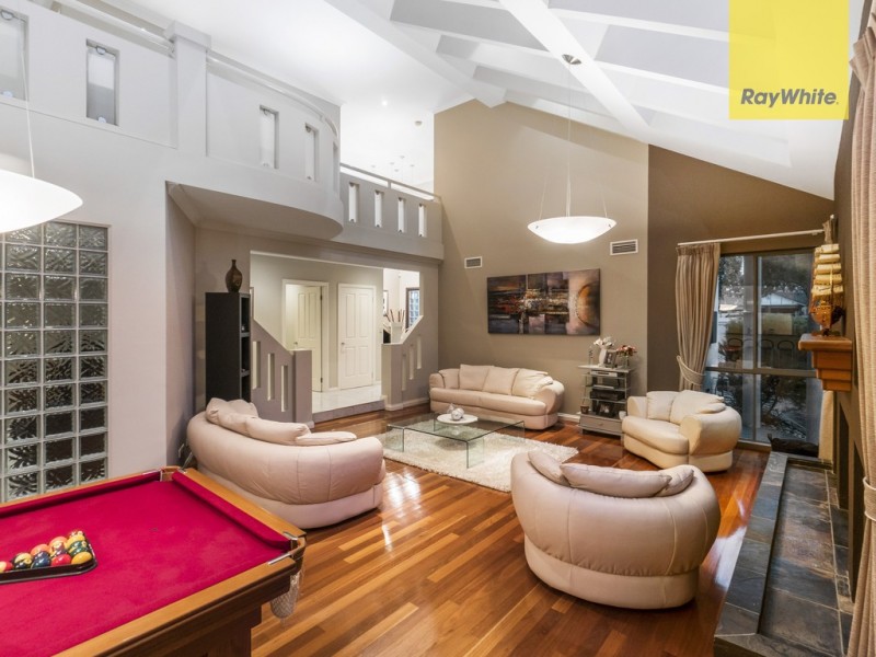 8 Coorong Court, Taylors Lakes VIC 3038