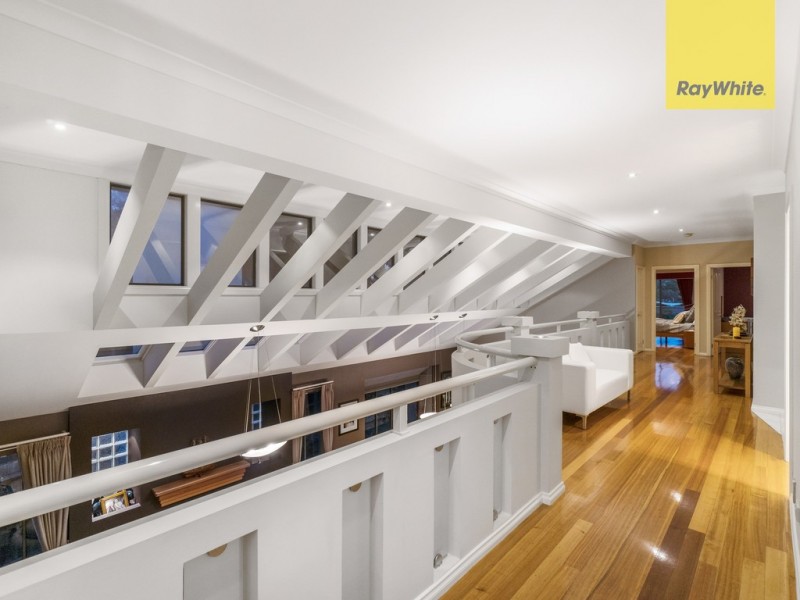 8 Coorong Court, Taylors Lakes VIC 3038