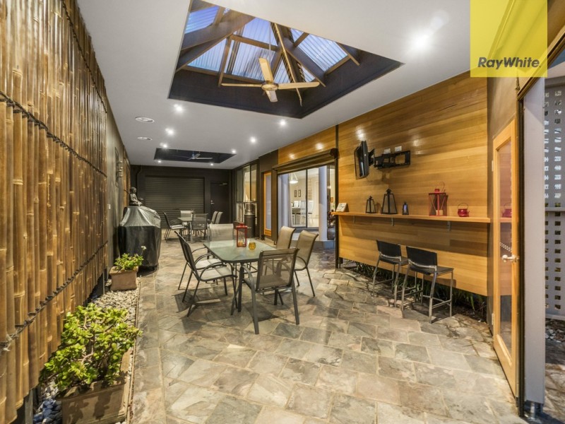 8 Coorong Court, Taylors Lakes VIC 3038