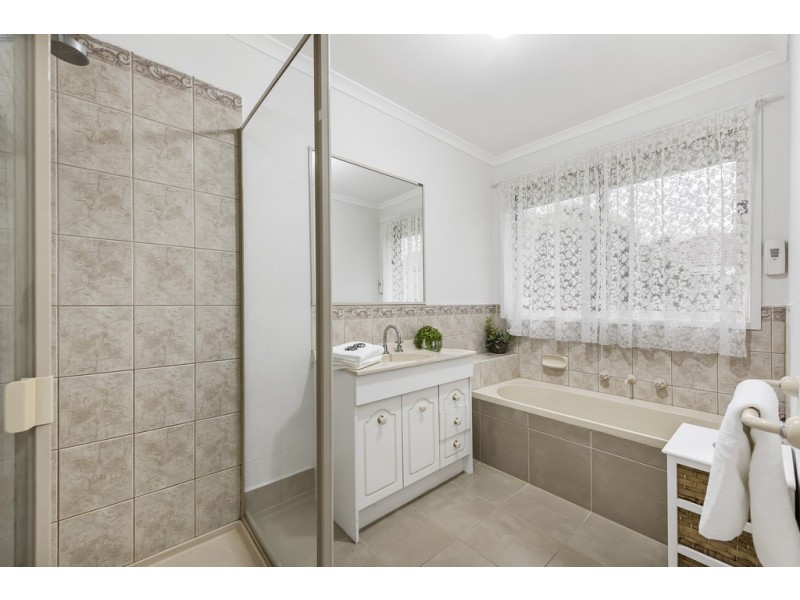 8 Green Close, Delahey VIC 3037