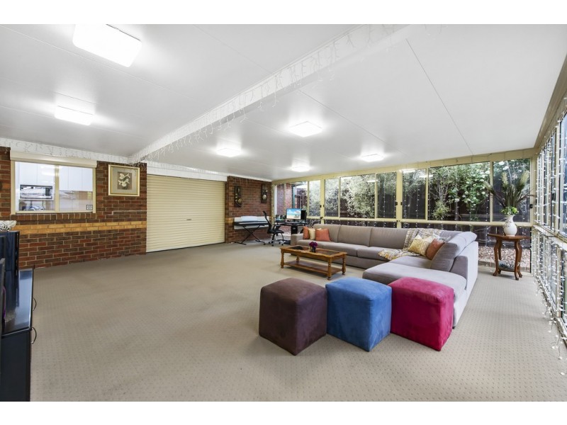 8 Green Close, Delahey VIC 3037