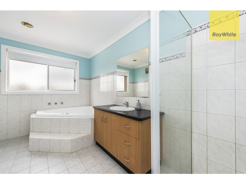 1/2 Serrata Court, Hillside VIC 3037