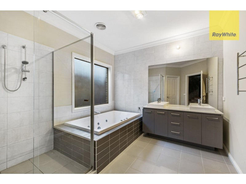 16 The Esplanade, Taylors Hill VIC 3037