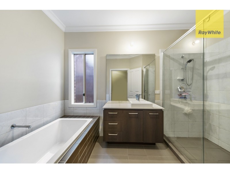 16 The Esplanade, Taylors Hill VIC 3037