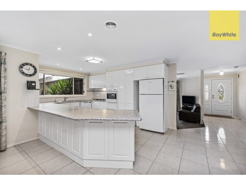 3 Clifton Court, Taylors Lakes VIC 3038