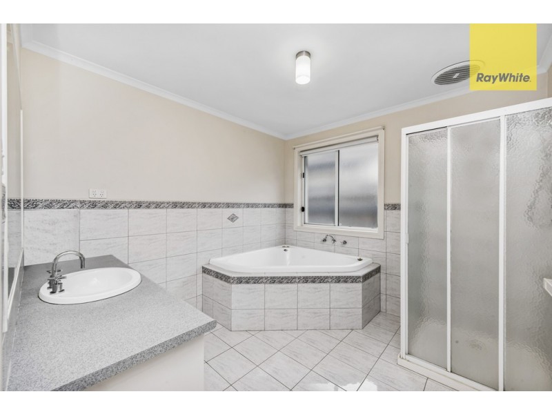 3 Clifton Court, Taylors Lakes VIC 3038