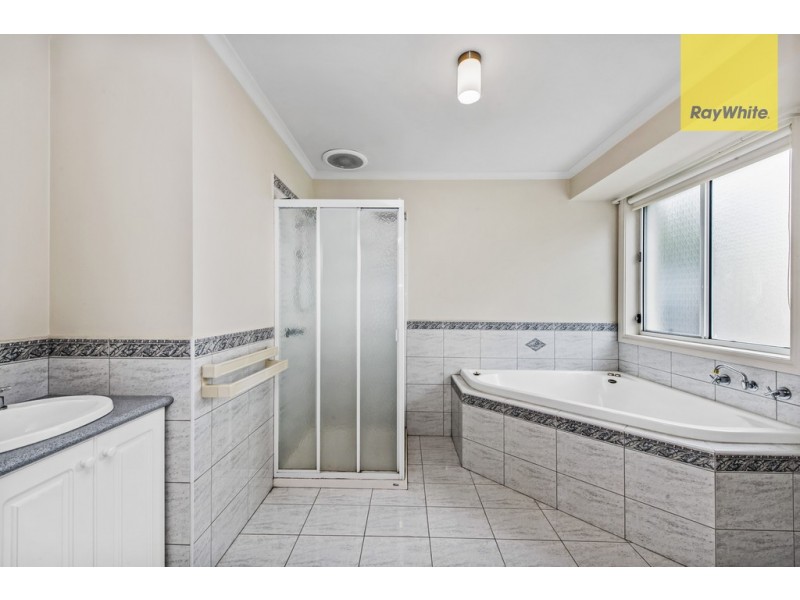 3 Clifton Court, Taylors Lakes VIC 3038