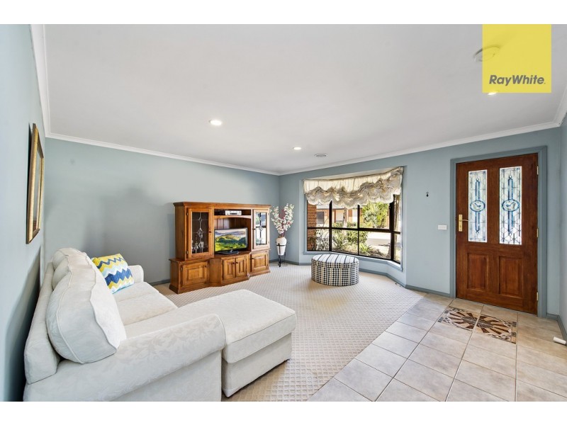 6 Mankina Circuit, Delahey VIC 3037