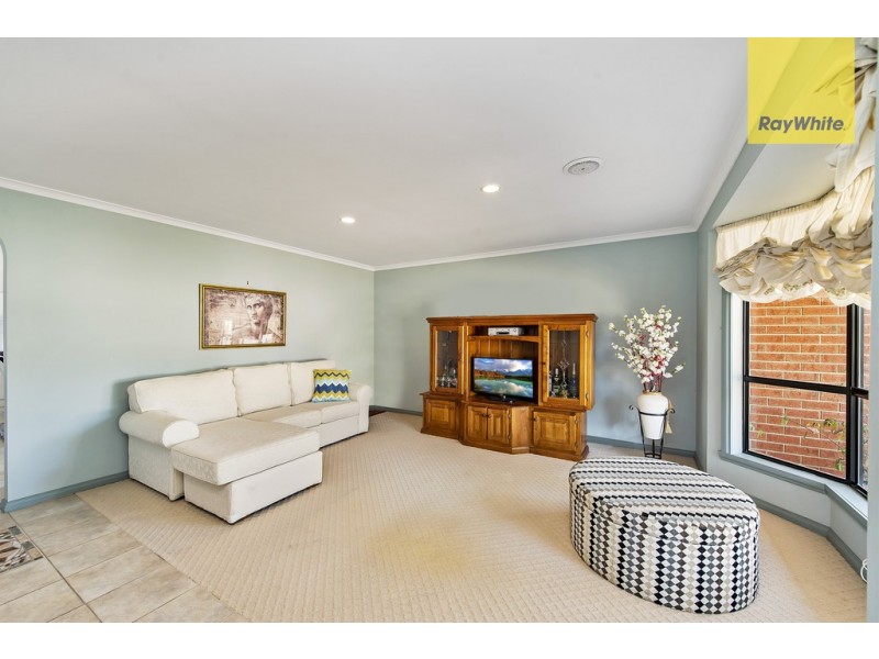 6 Mankina Circuit, Delahey VIC 3037