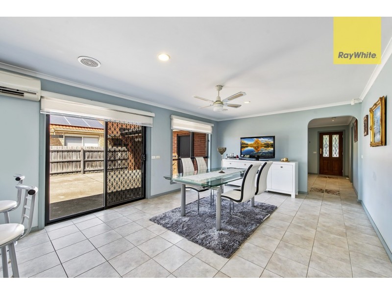 6 Mankina Circuit, Delahey VIC 3037