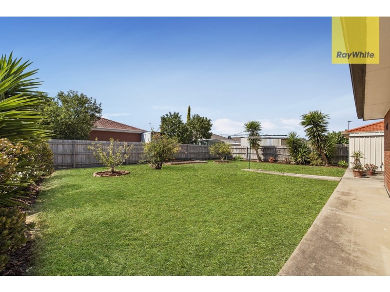 6 Mankina Circuit, Delahey VIC 3037