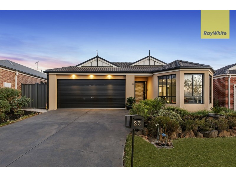 23 Heysen Parkway, Caroline Springs VIC 3023