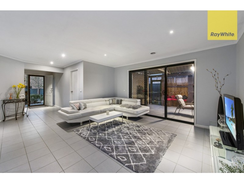 23 Heysen Parkway, Caroline Springs VIC 3023