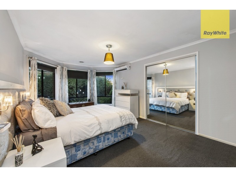 23 Heysen Parkway, Caroline Springs VIC 3023