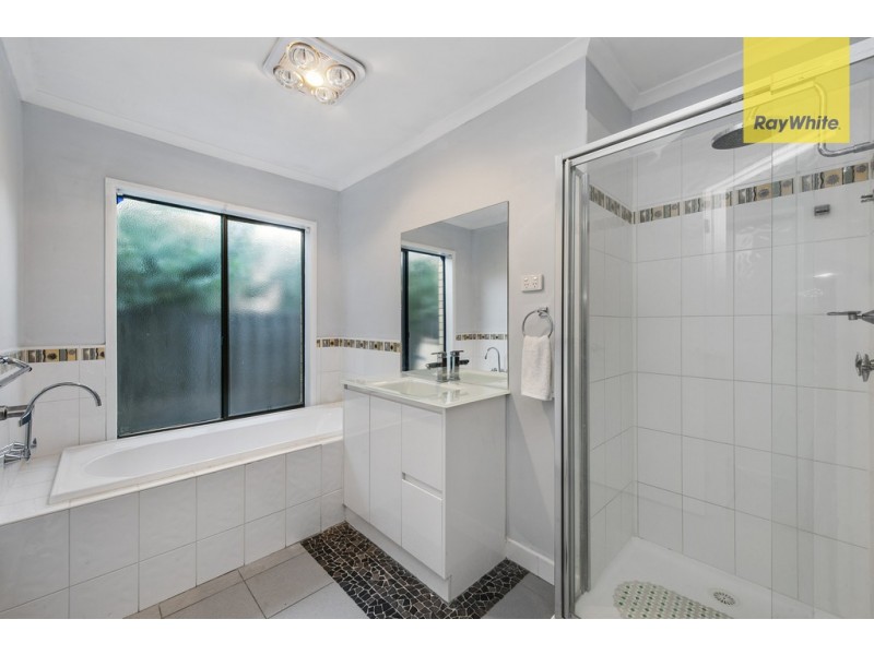 23 Heysen Parkway, Caroline Springs VIC 3023