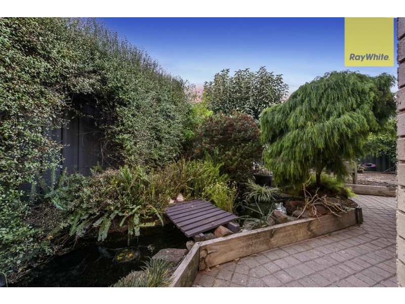 23 Heysen Parkway, Caroline Springs VIC 3023