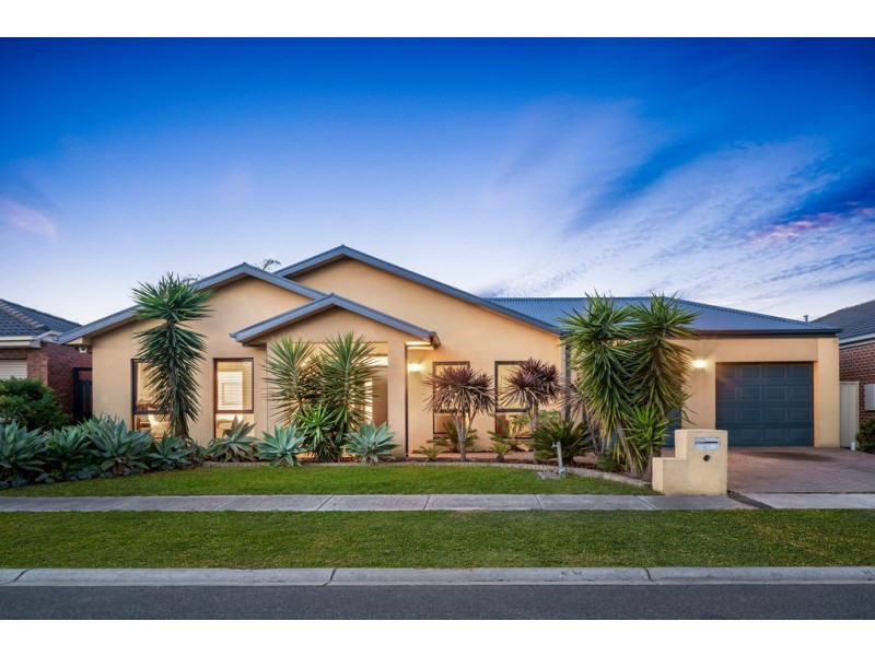 12 Buchan Court, Taylors Hill VIC 3037