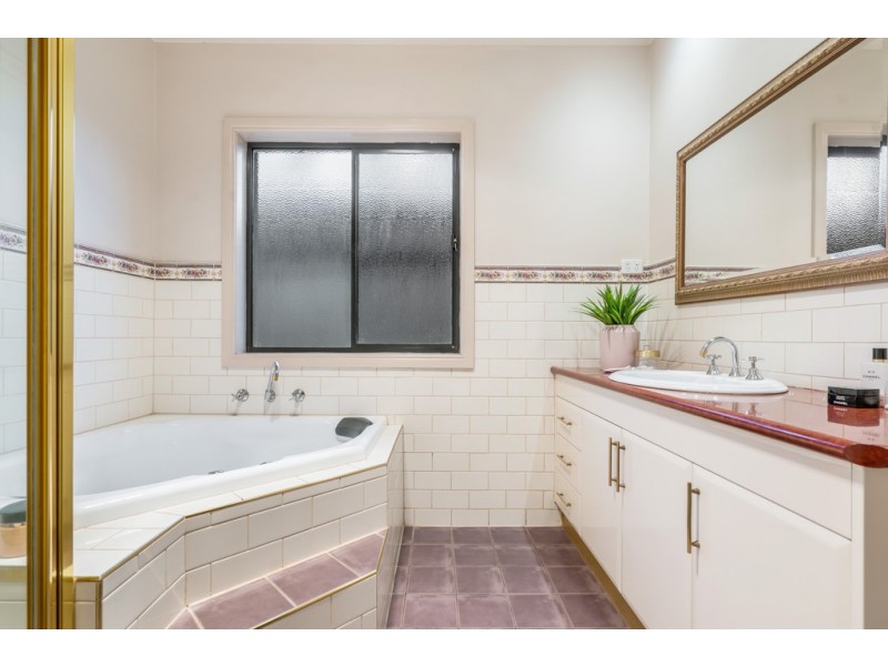 12 Buchan Court, Taylors Hill VIC 3037