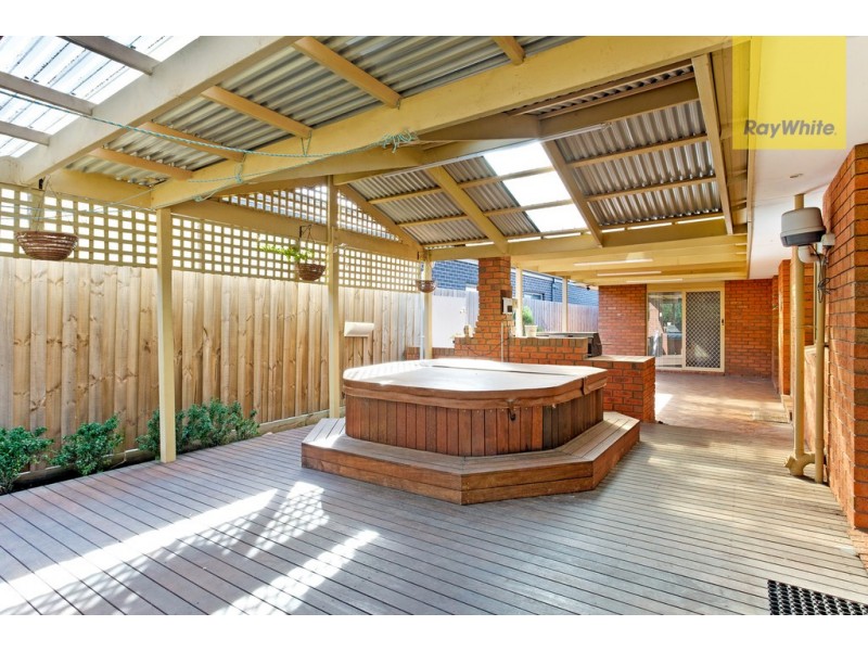 111 Parmelia Drive, Taylors Lakes VIC 3038