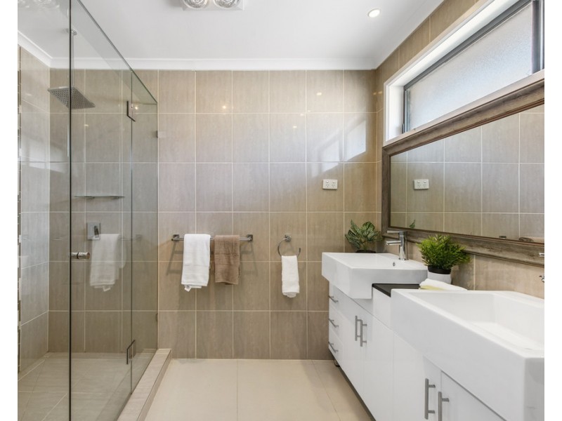 71 Catherine Drive, Hillside VIC 3037