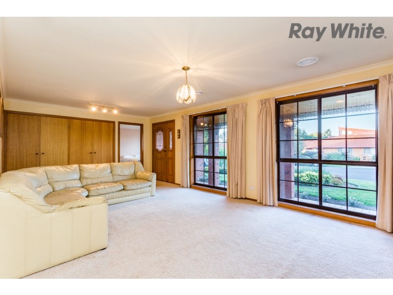 16 Constellation Court, Taylors Lakes VIC 3038