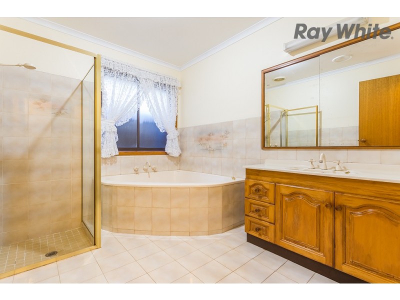 16 Constellation Court, Taylors Lakes VIC 3038