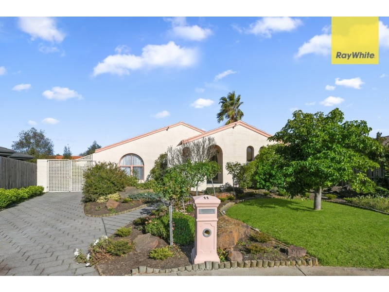 11 Murrabit Grove, Taylors Lakes VIC 3038