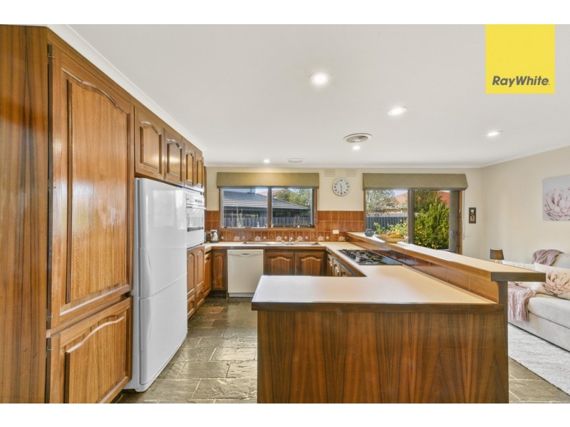 11 Murrabit Grove, Taylors Lakes VIC 3038