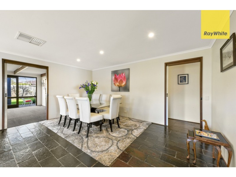 11 Murrabit Grove, Taylors Lakes VIC 3038