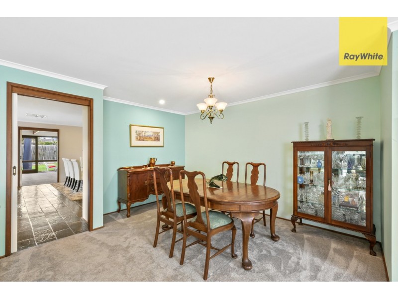 11 Murrabit Grove, Taylors Lakes VIC 3038