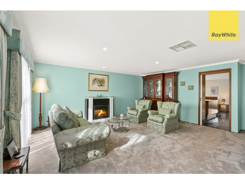 11 Murrabit Grove, Taylors Lakes VIC 3038