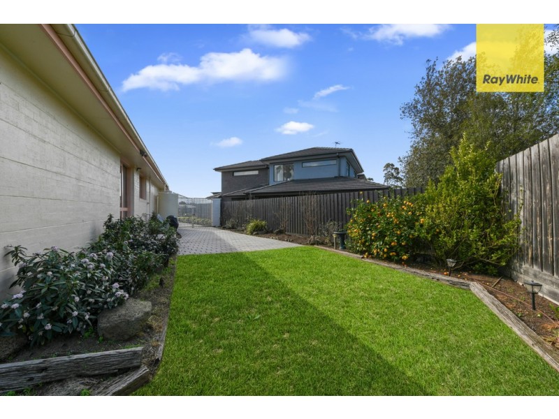 11 Murrabit Grove, Taylors Lakes VIC 3038