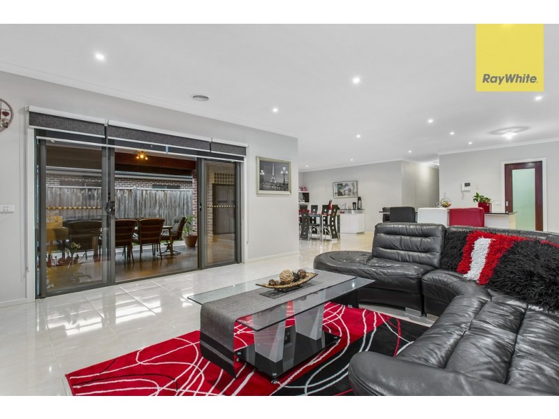 9 The Esplanade, Taylors Hill VIC 3037