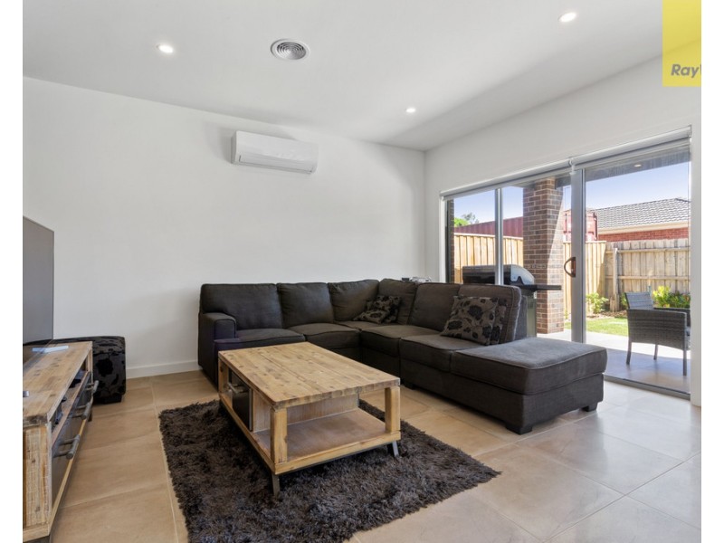 8 Mason Place, Hillside VIC 3037