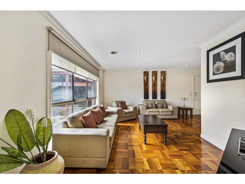 1 Lily Drive, Sydenham VIC 3037