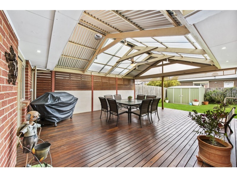 1 Lily Drive, Sydenham VIC 3037