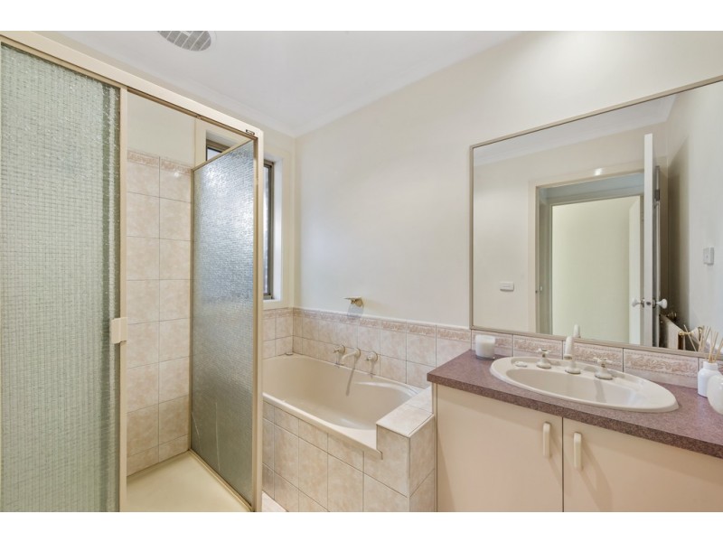 1 Lily Drive, Sydenham VIC 3037